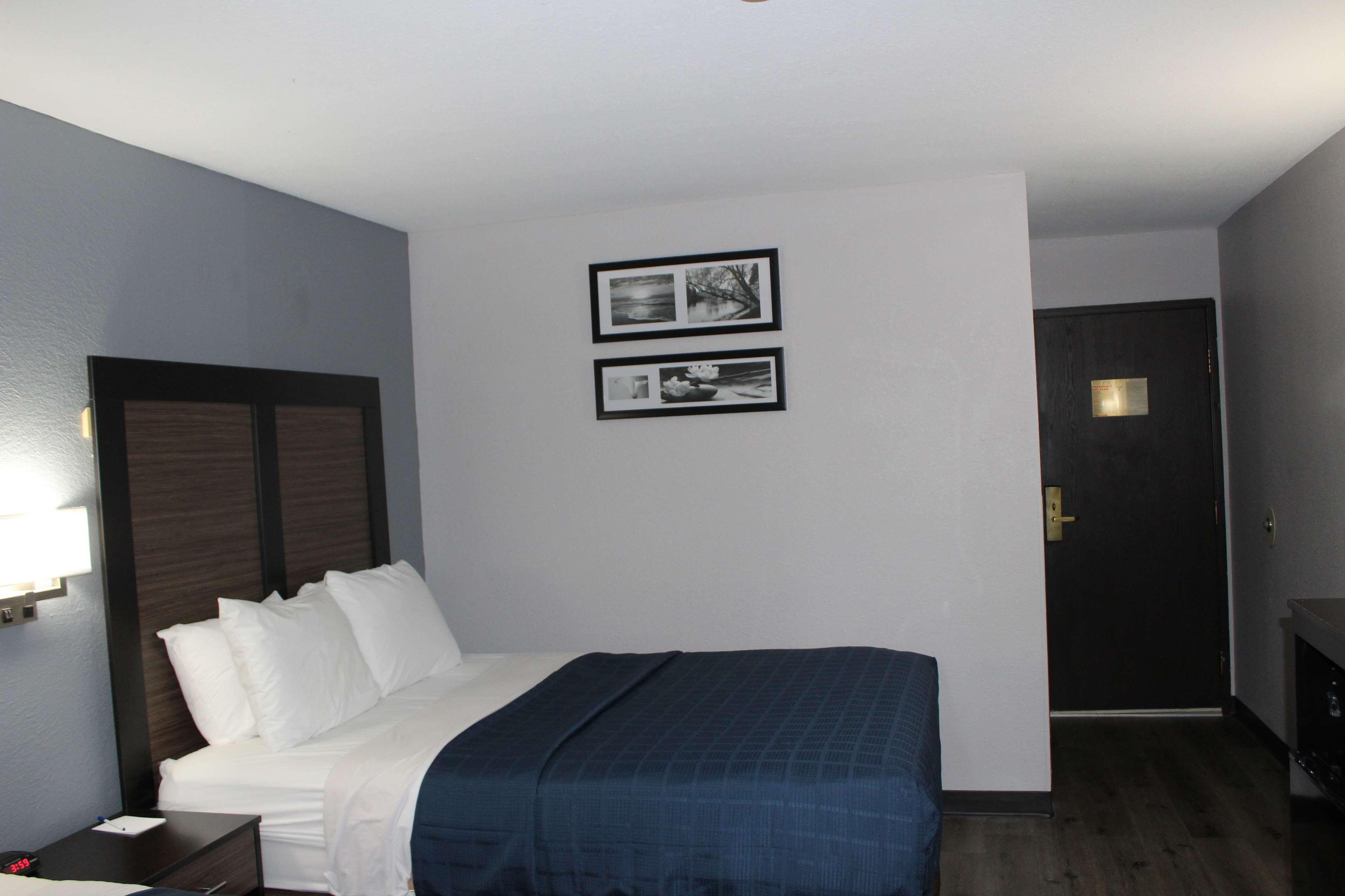 מלון Ramada By Wyndham Cedar Rapids South מראה חיצוני תמונה