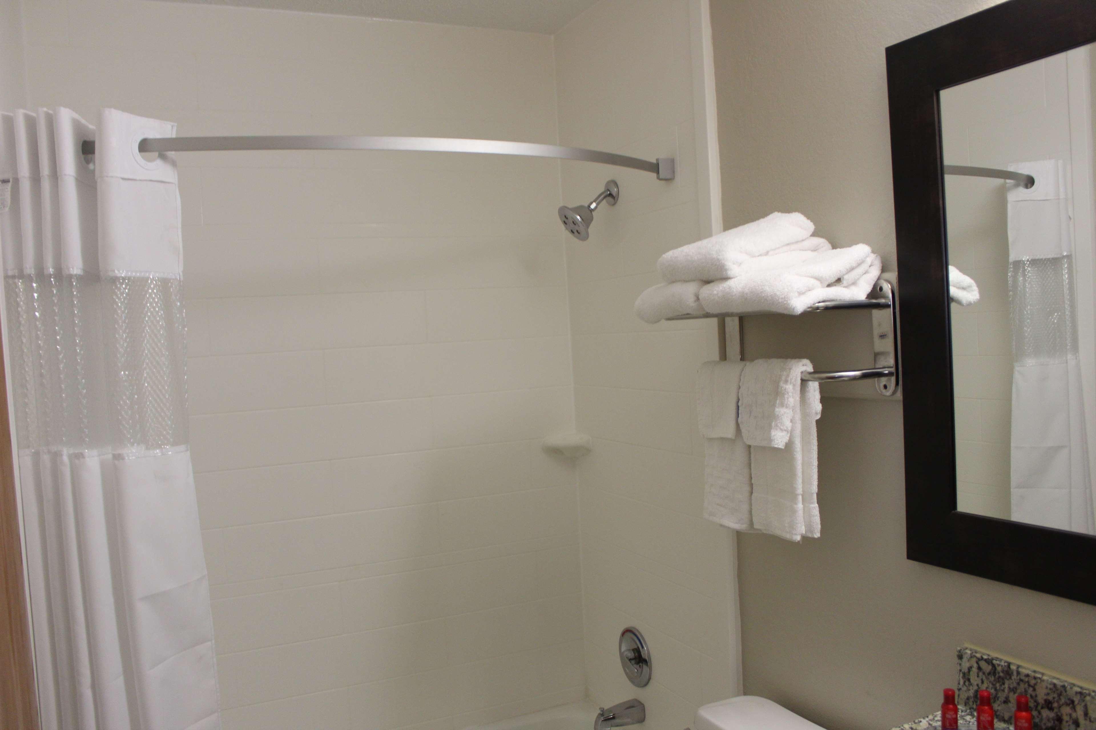 מלון Ramada By Wyndham Cedar Rapids South מראה חיצוני תמונה