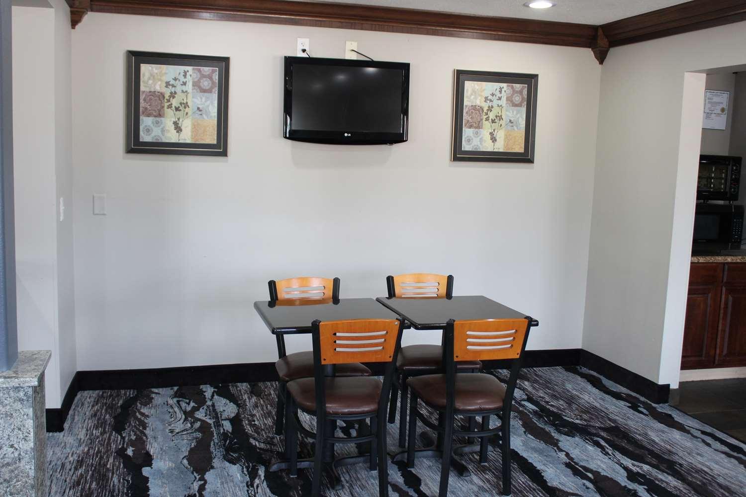 מלון Ramada By Wyndham Cedar Rapids South מראה חיצוני תמונה