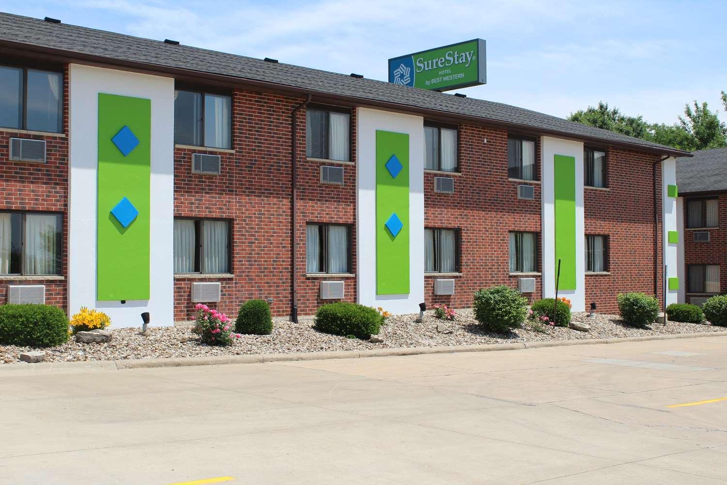 מלון Ramada By Wyndham Cedar Rapids South מראה חיצוני תמונה