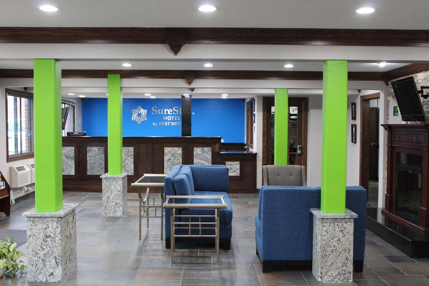מלון Ramada By Wyndham Cedar Rapids South מראה חיצוני תמונה