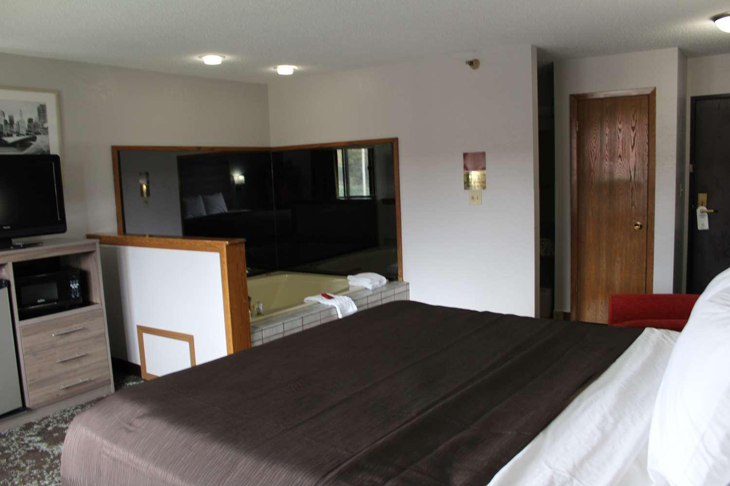 מלון Ramada By Wyndham Cedar Rapids South מראה חיצוני תמונה