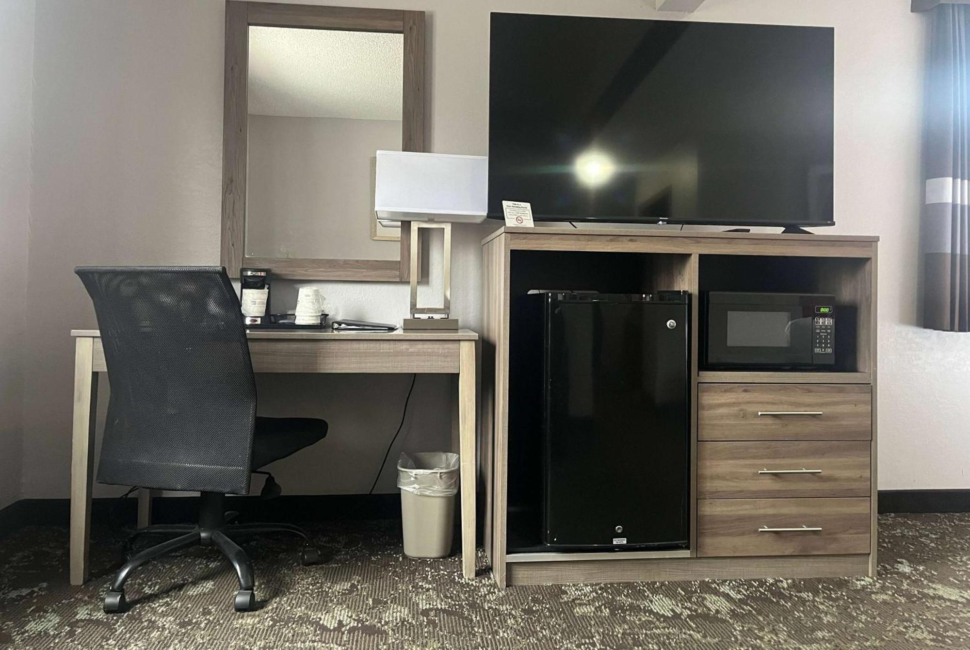 מלון Ramada By Wyndham Cedar Rapids South מראה חיצוני תמונה