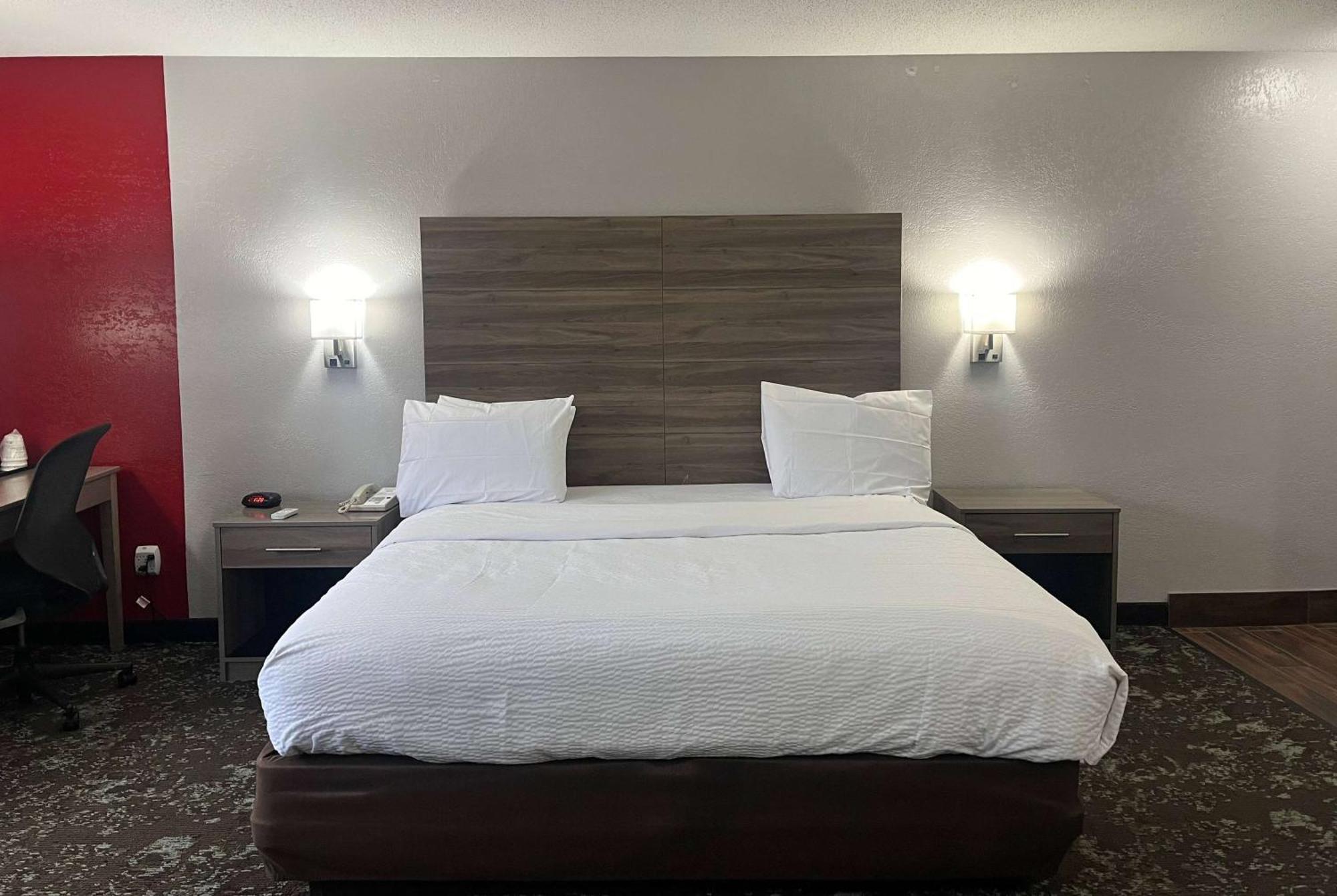 מלון Ramada By Wyndham Cedar Rapids South מראה חיצוני תמונה