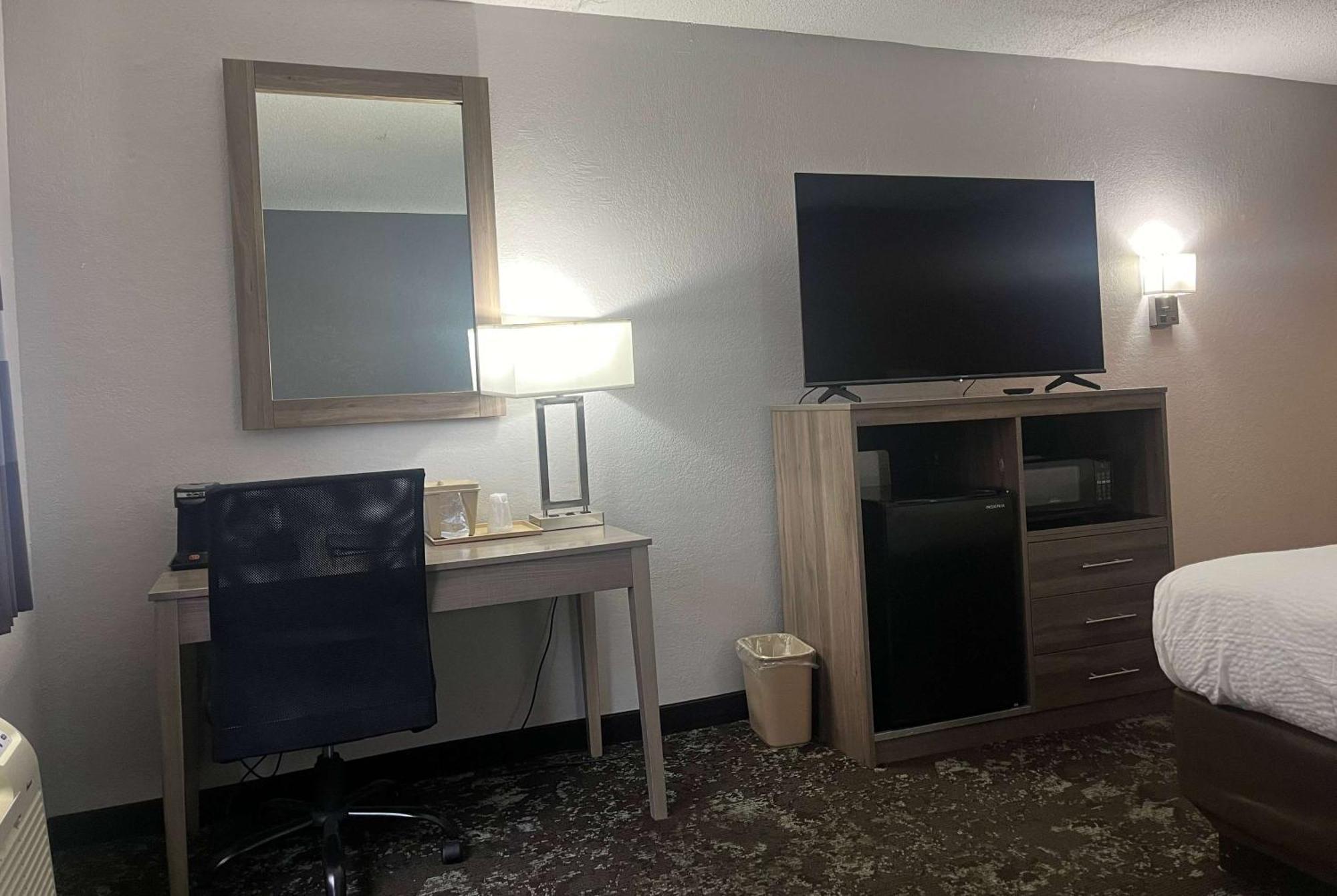 מלון Ramada By Wyndham Cedar Rapids South מראה חיצוני תמונה