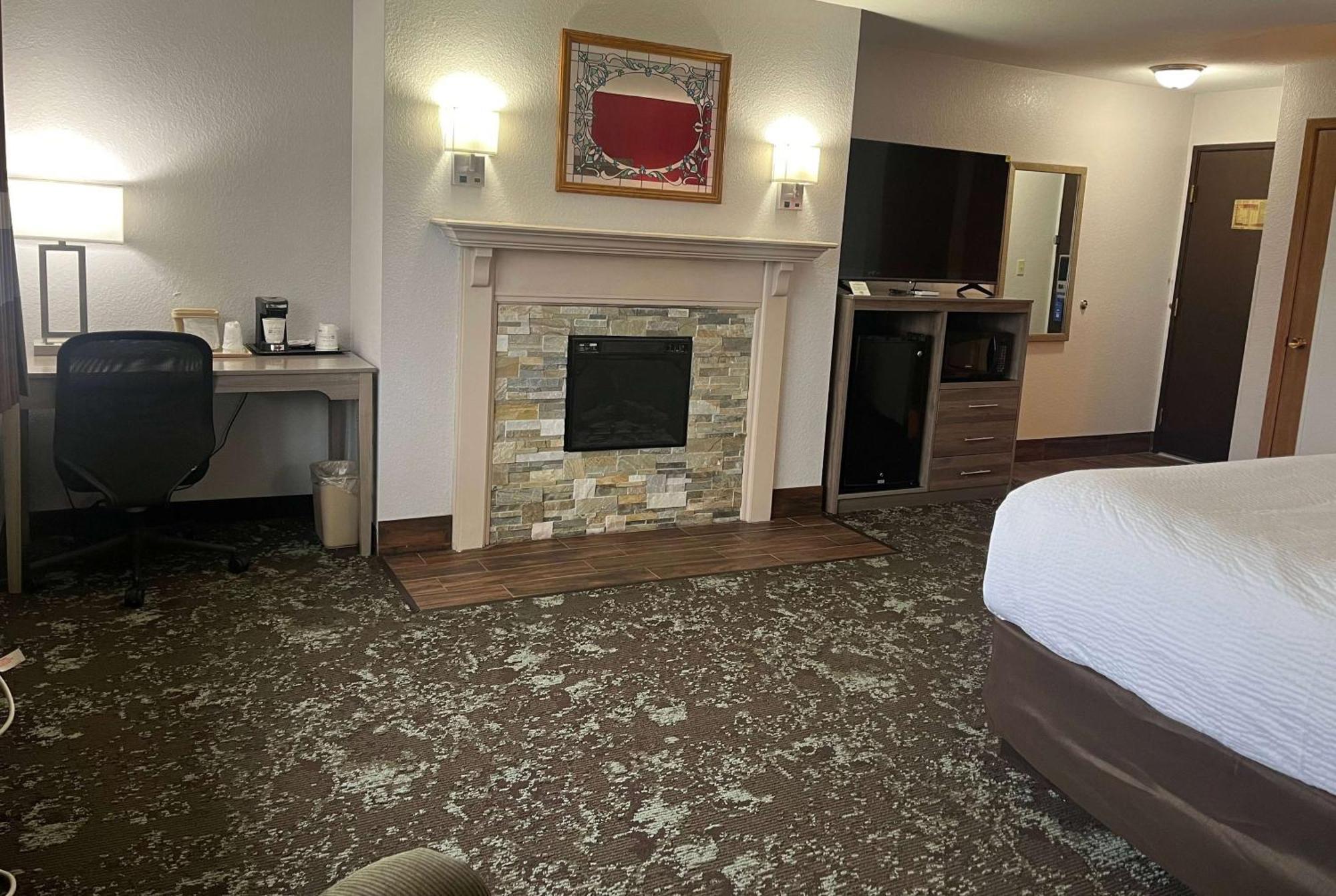 מלון Ramada By Wyndham Cedar Rapids South מראה חיצוני תמונה