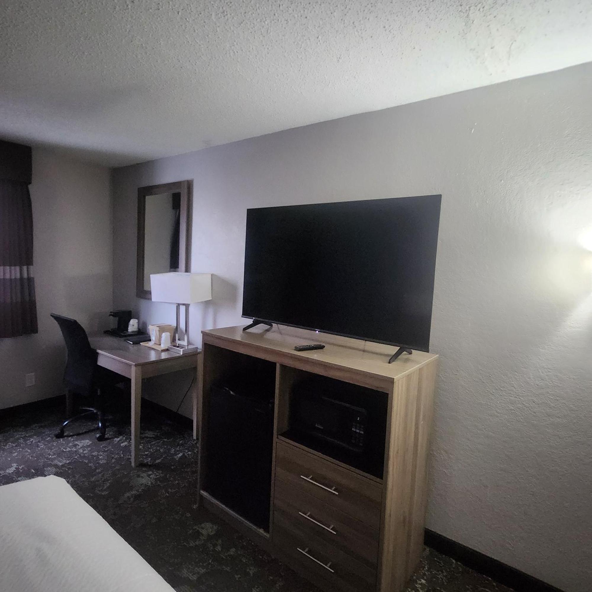 מלון Ramada By Wyndham Cedar Rapids South מראה חיצוני תמונה