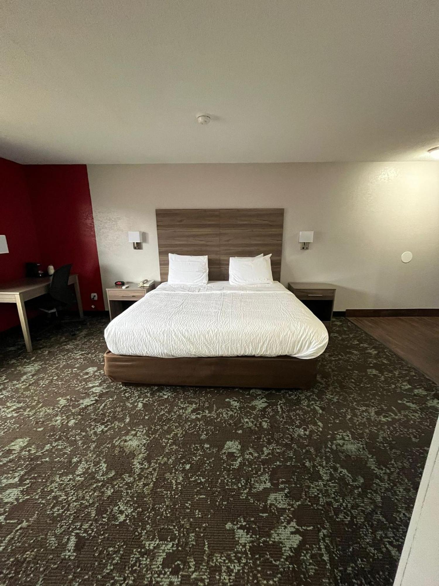 מלון Ramada By Wyndham Cedar Rapids South מראה חיצוני תמונה