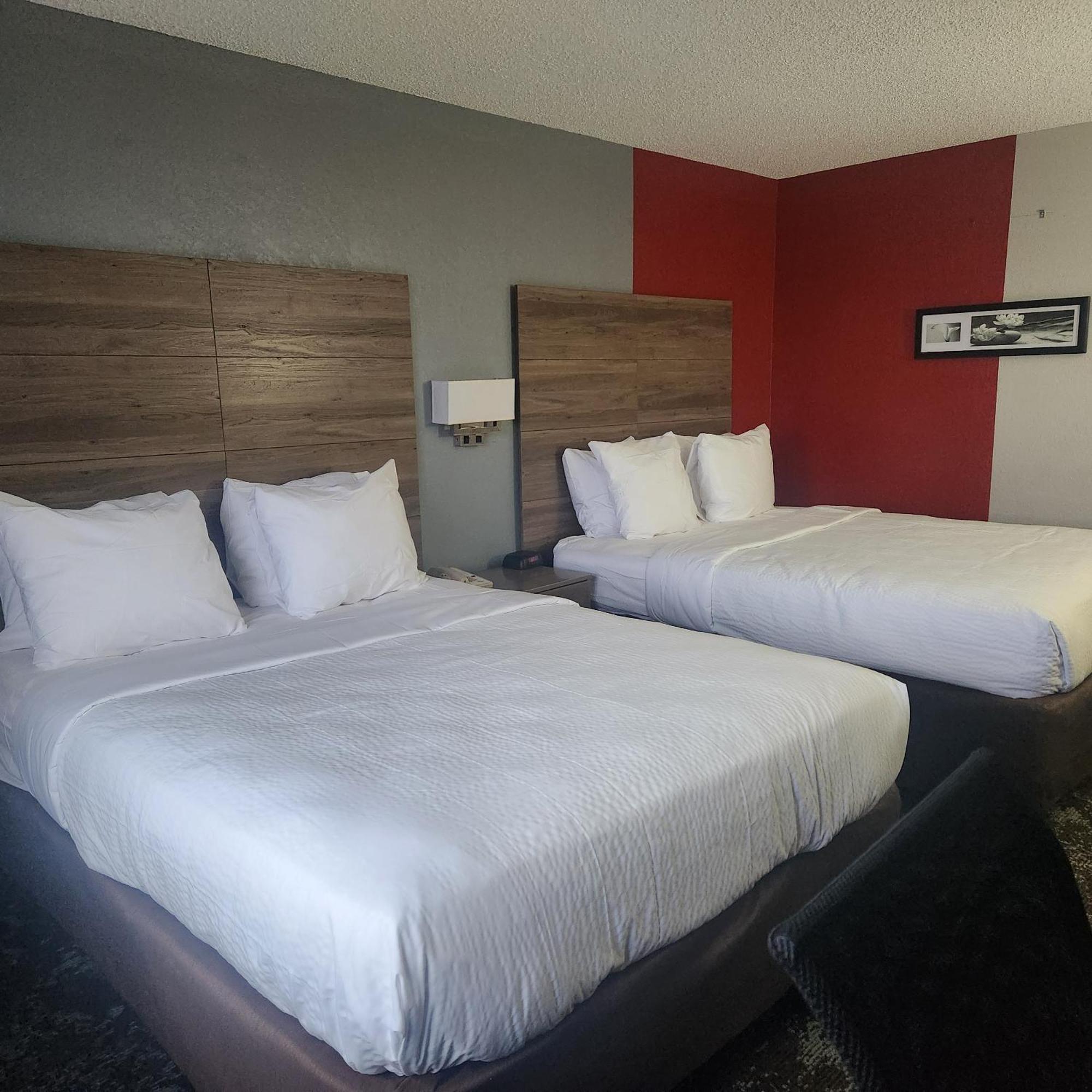 מלון Ramada By Wyndham Cedar Rapids South מראה חיצוני תמונה