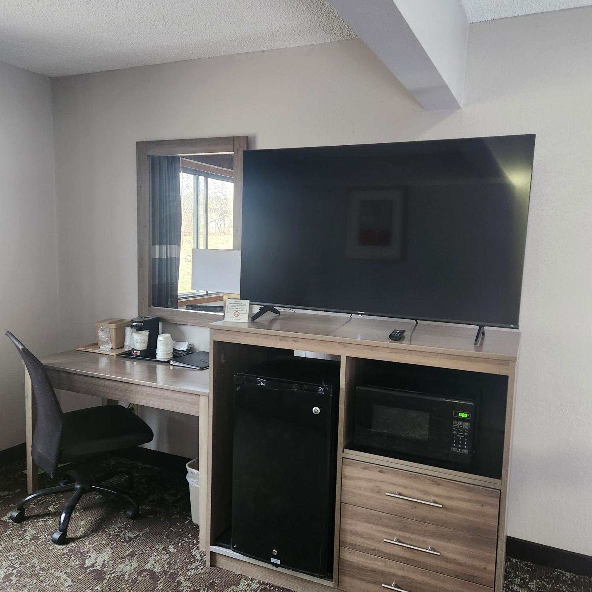 מלון Ramada By Wyndham Cedar Rapids South מראה חיצוני תמונה