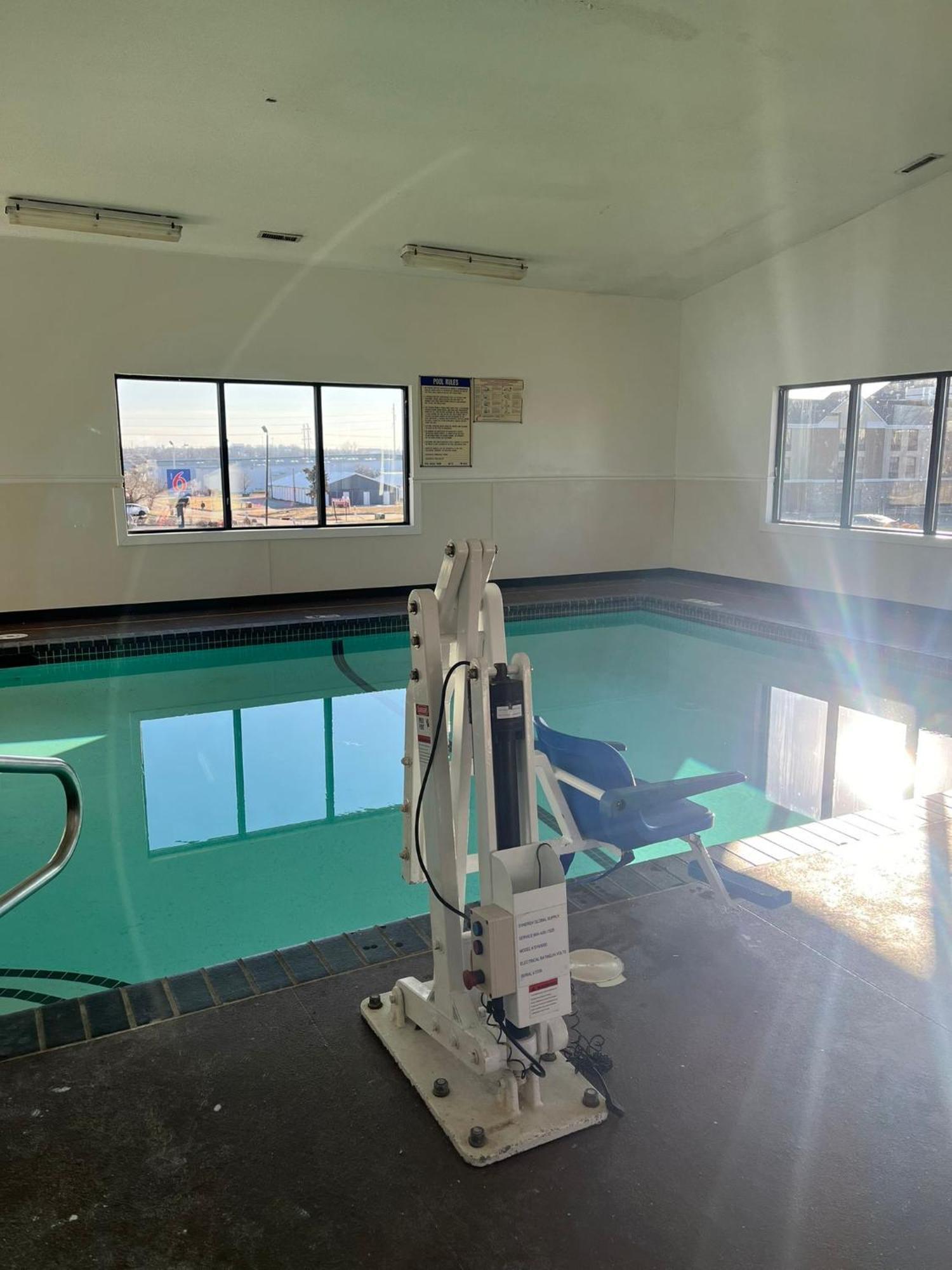 מלון Ramada By Wyndham Cedar Rapids South מראה חיצוני תמונה