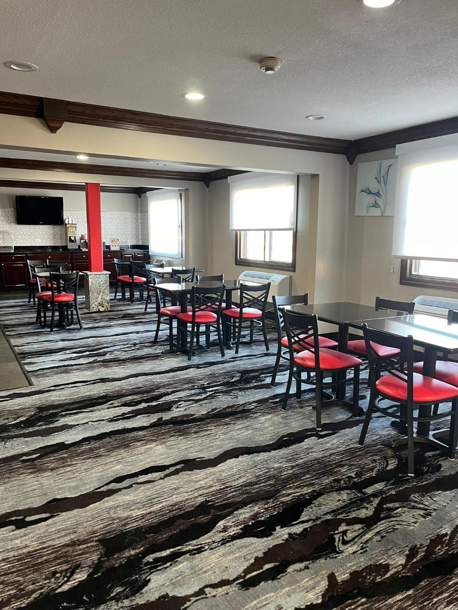 מלון Ramada By Wyndham Cedar Rapids South מראה חיצוני תמונה