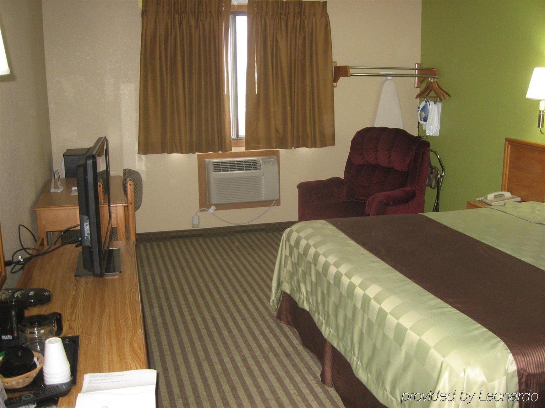 מלון Ramada By Wyndham Cedar Rapids South חדר תמונה