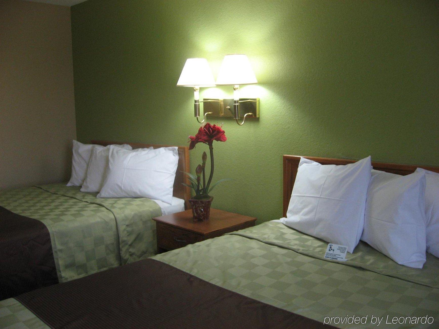 מלון Ramada By Wyndham Cedar Rapids South חדר תמונה