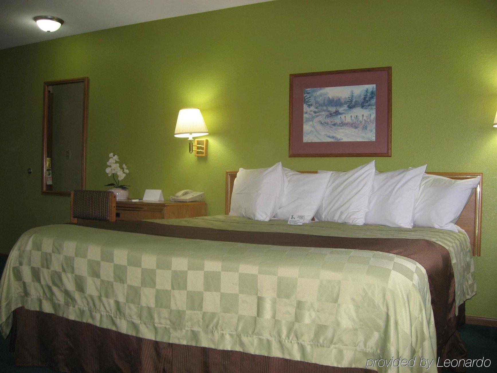 מלון Ramada By Wyndham Cedar Rapids South חדר תמונה